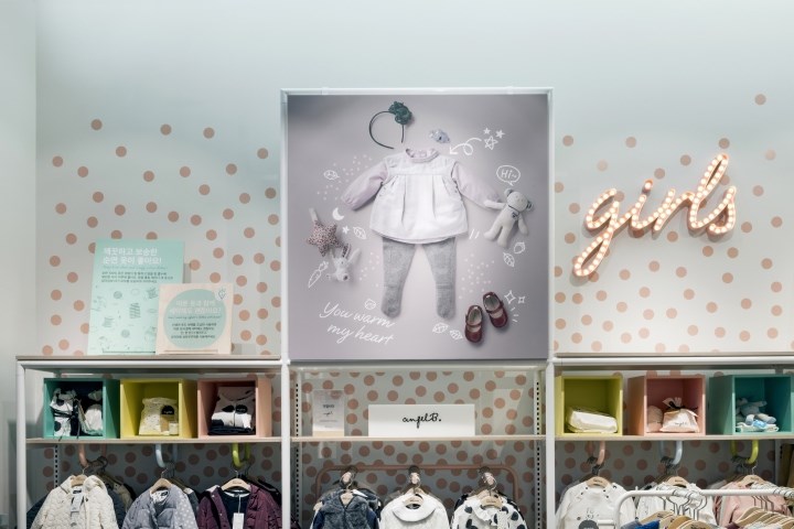 طراحی دکوراسیون داخلی فروشگاه لباس کودک