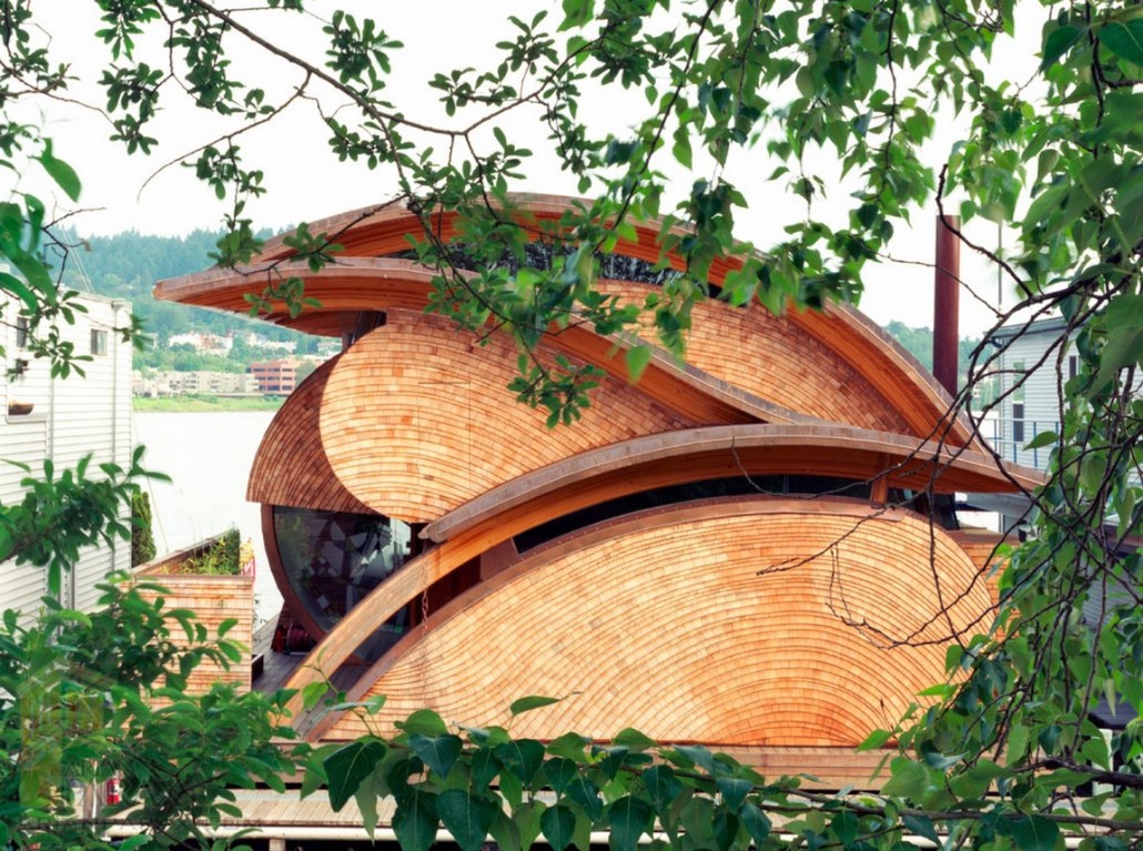 خانه شناور چوبی