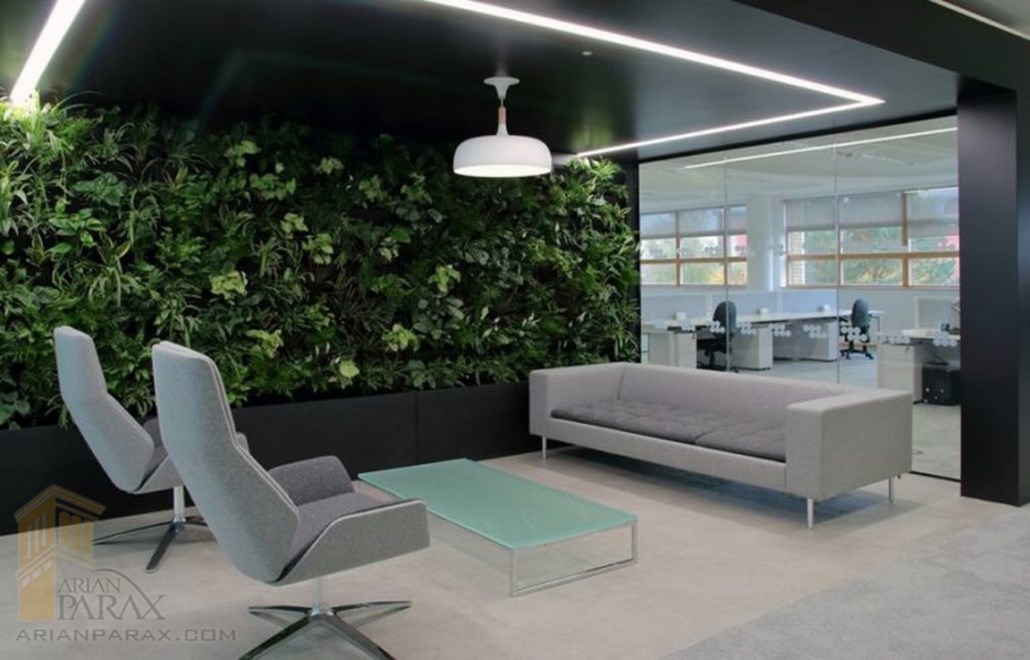 دفتر کار با دیوار سبز