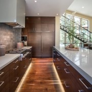 contemporary-kitchen چگونه منزل خود را نورپردازی کنیم