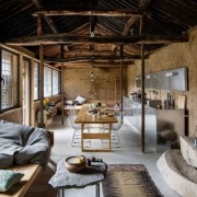 01-this-is-a-vintage-rural-cottage-in-china-that-w دکوراسیون منزل به سبک روستایی