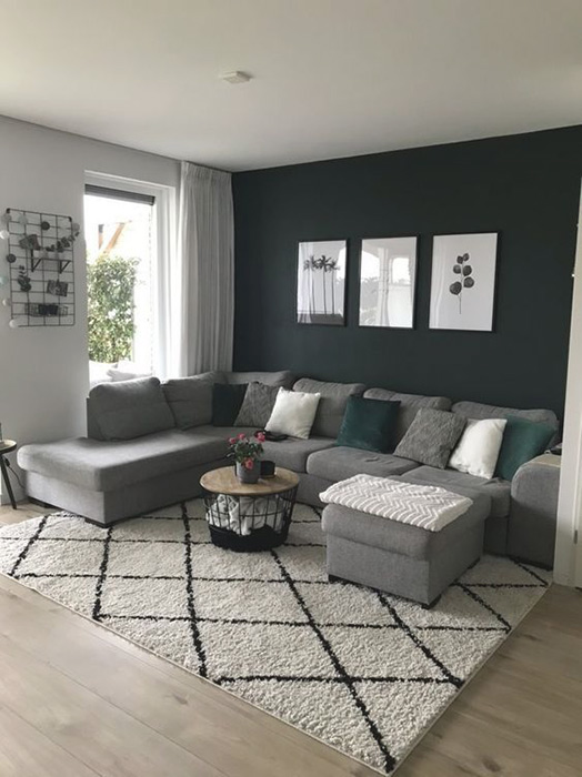 دیوار خاکستری تیره